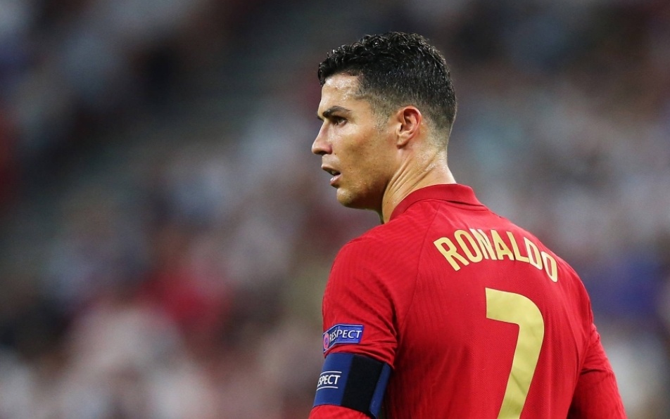 C罗重返赛场，持续失利首场状态出色，中国队观众沸腾！的简单介绍-九游下载安装官网