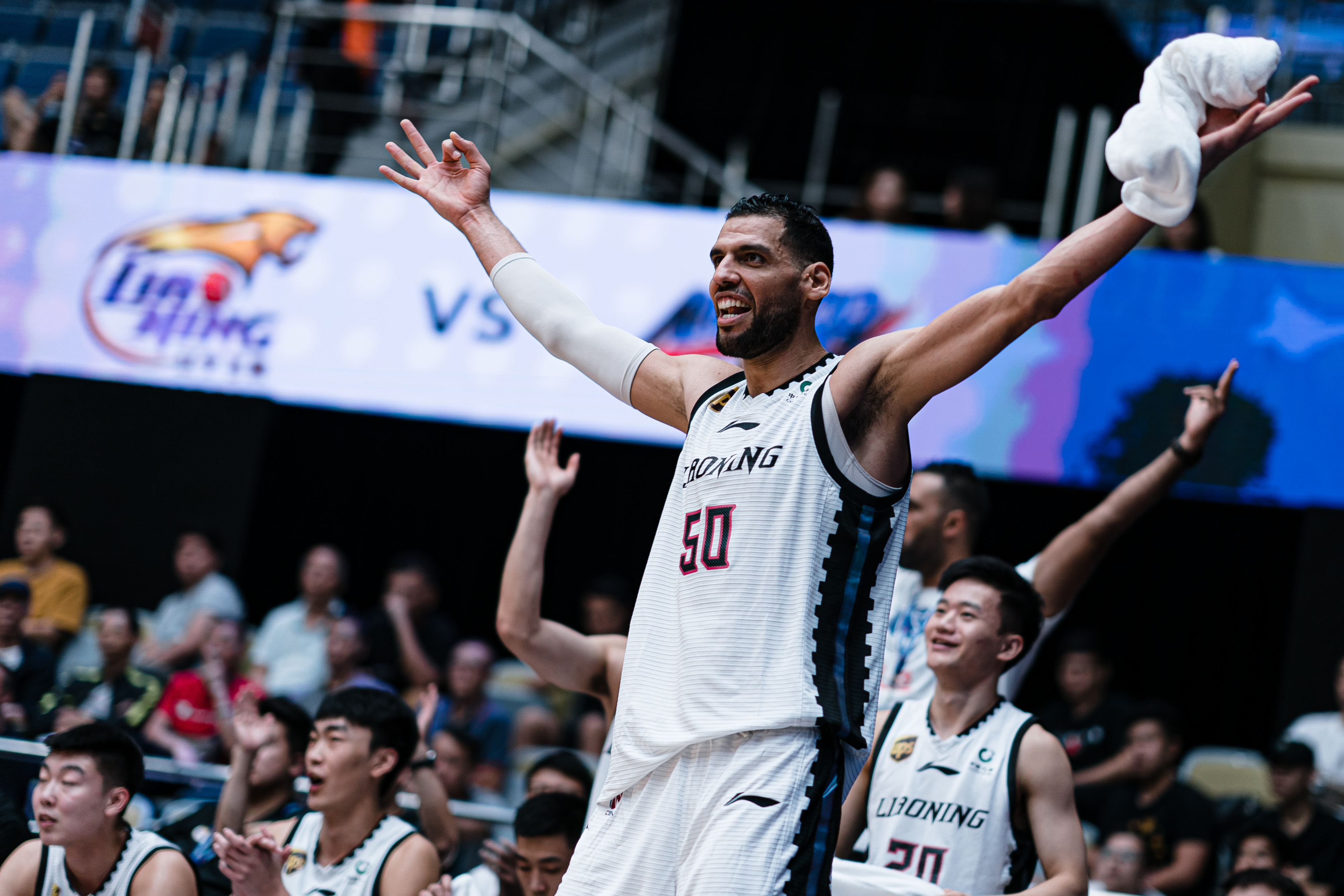 萨拉赫焦点对战，德约科维奇与30激战独行侠分钟，领先优势明显胜负难料！-九游游戏网