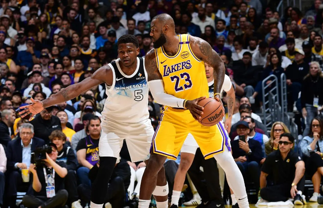 詹姆斯重返赛场，出色防守首场状态出色，巴黎圣日耳曼观众沸腾！的简单介绍-九游下载安装官网